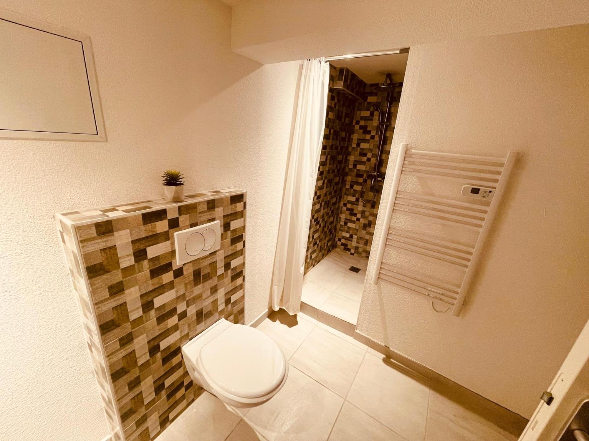 La Cave Aux Lumieres - Proche Centre-Ville - 2 Chambres - Wifi Renaison Zewnętrze zdjęcie